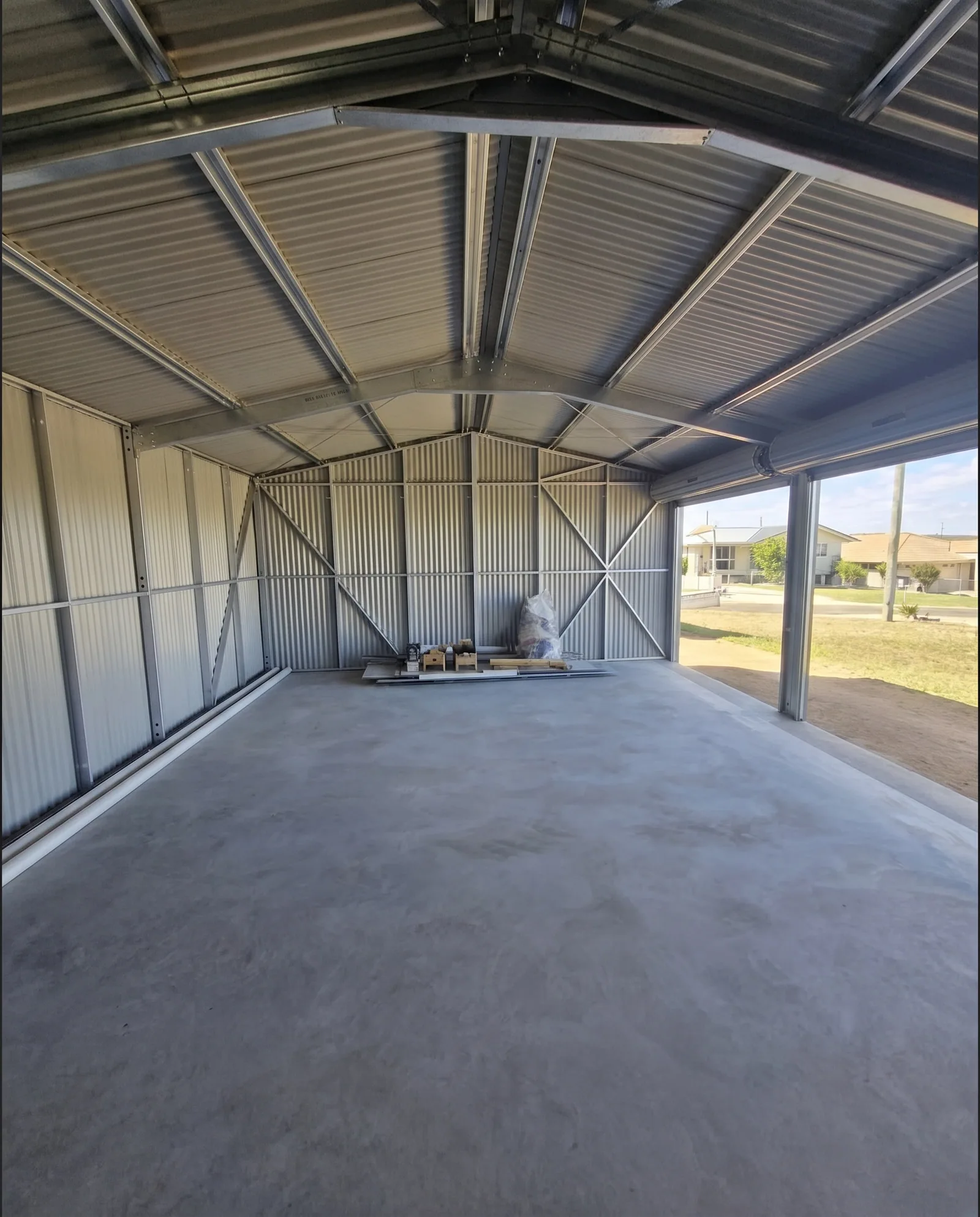 Green storage shed with pergola entry